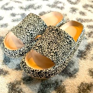 Leopard silicone Slides